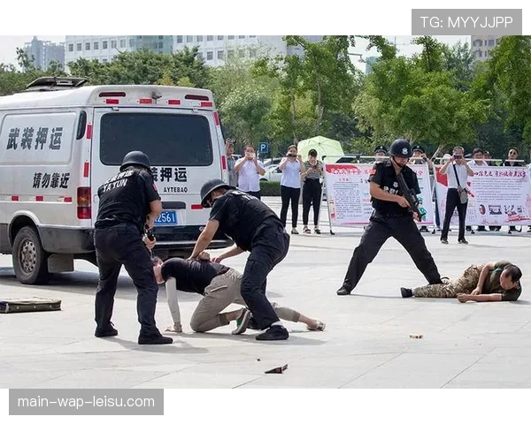 科隆队训练课重点演练：丢球后6秒内的反抢与重组防守阵型